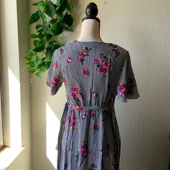 Torrid Floral Stripe Wrap Dress - Picture 6 of 7